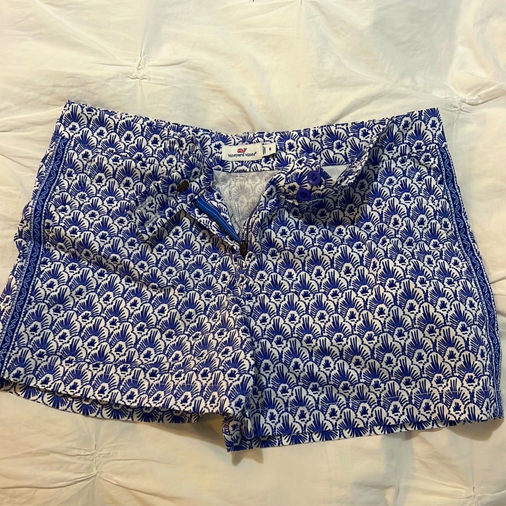 Vineyard Vines shorts, size L